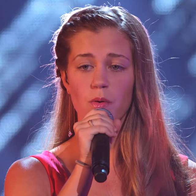 Julia Goodwin sings on "America's Got Talent"