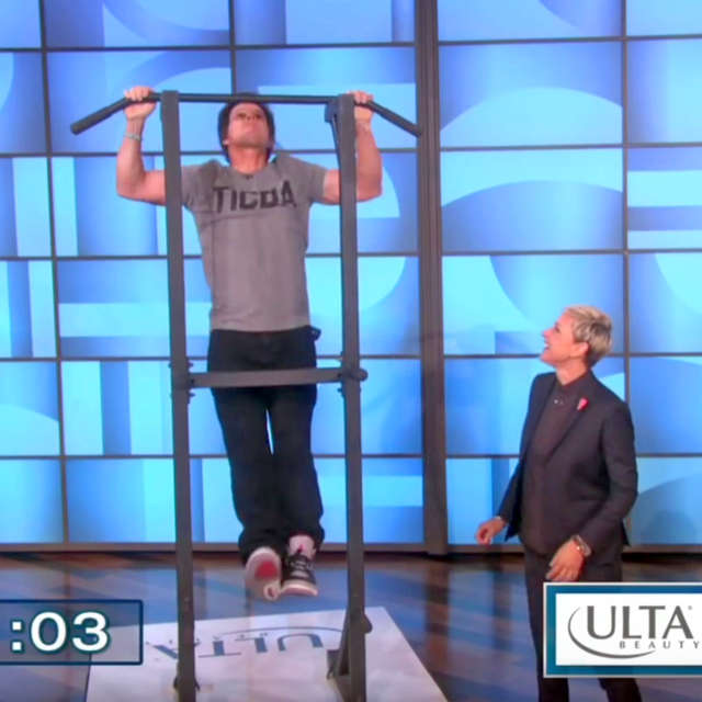 Mark Wahlberg does 22 pull ups (plus one?) on 'The Ellen Show'