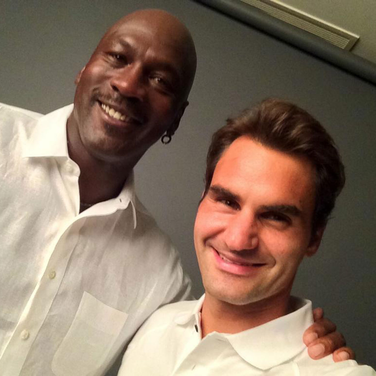 Roger Federer selfie with Michael Jordan
